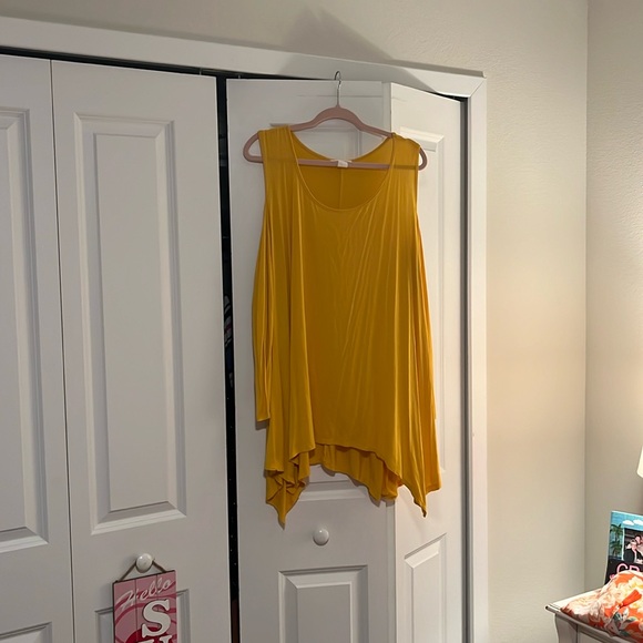 Cold shoulder long top - Picture 1 of 2